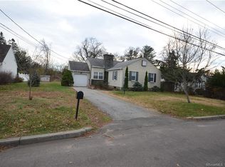 79 Lakeside Dr, Fairfield, CT 06824