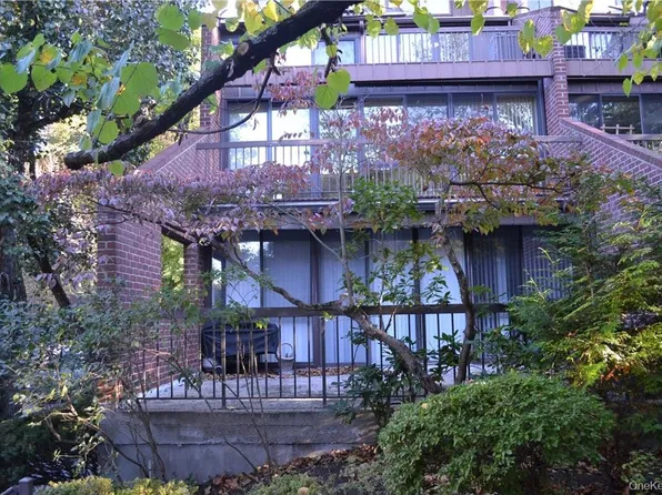 150 S Bedford Rd #2F, Chappaqua, NY 10514