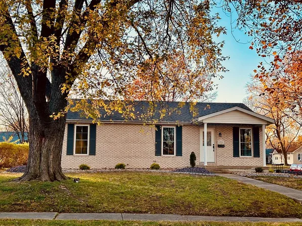 591 15th St, Carlyle, IL 62231