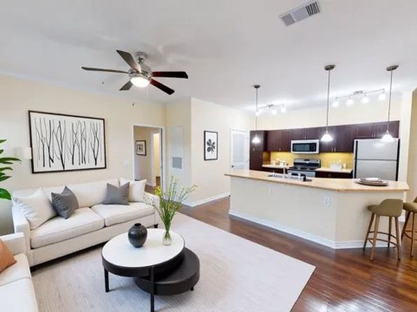 8602 NE Zac Lentz Pkwy APT 133