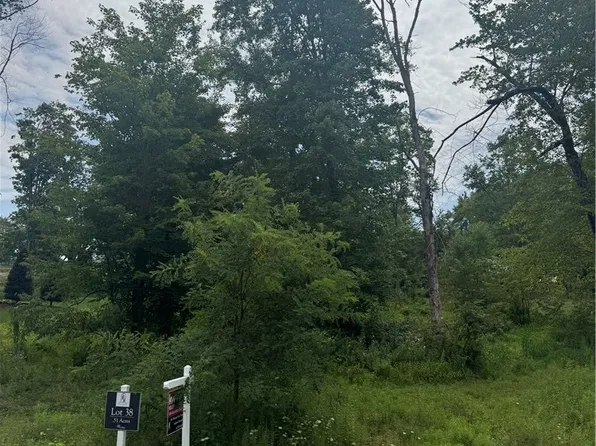 142 Lynwood Dr, Evans City, PA 16033