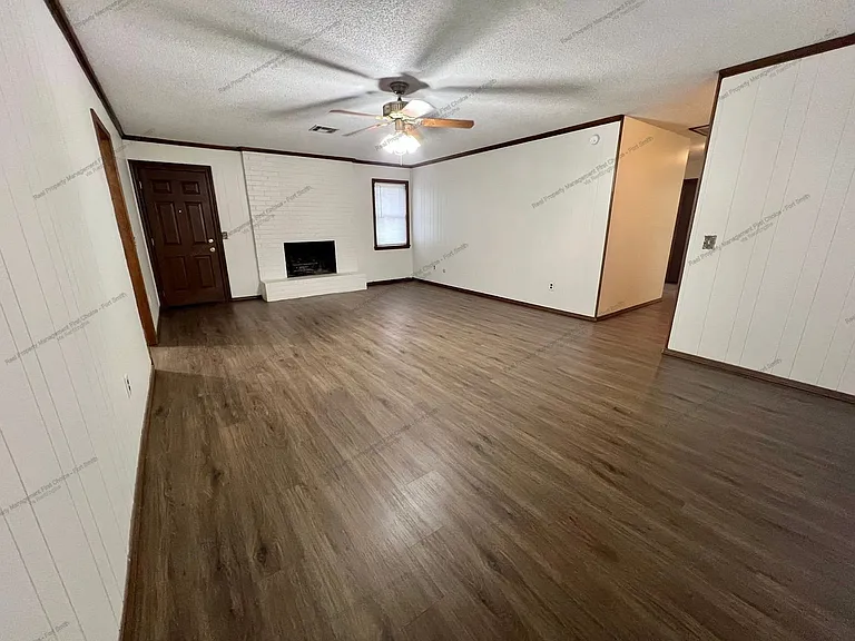 102 Beta Cir — Photo 3