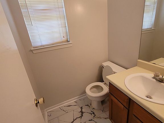 3rd image of 1701 Cedarhill Dr APT D