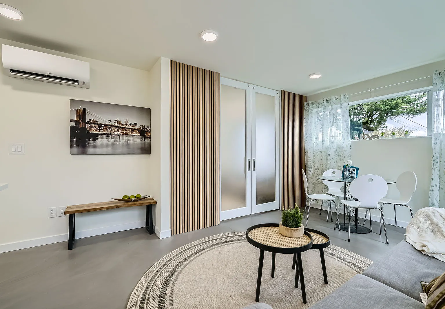 3 bed, 1103 sqft, $3,130 — Photo 3