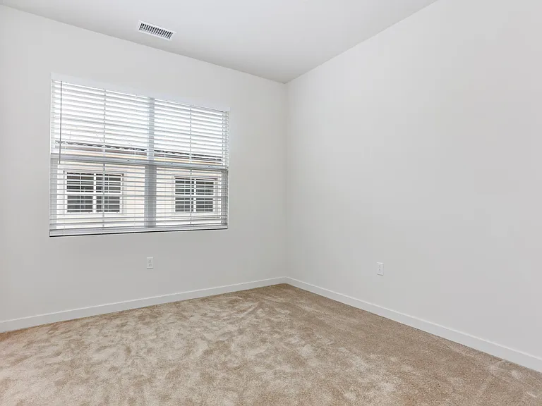 821 Blackstone Dr — Photo 4