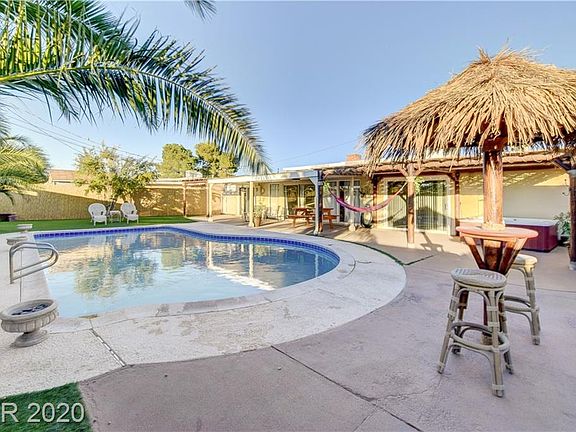 5th image of 909 Artesia Way