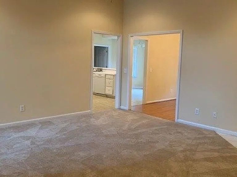 2156 Inverness Pkwy — Photo 3