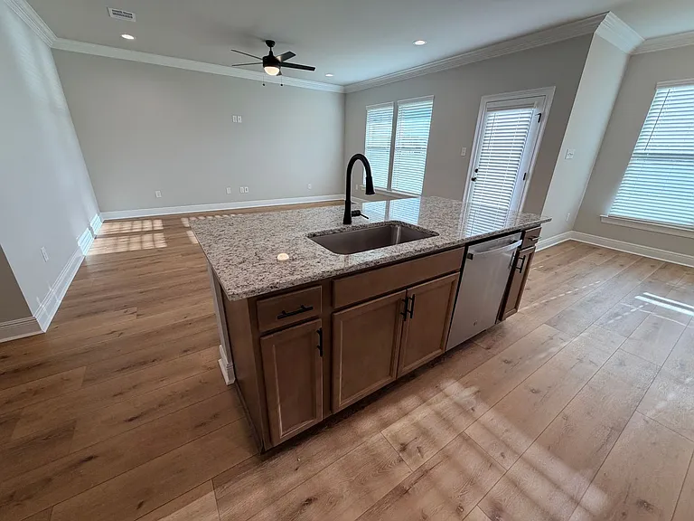 820 Venecia Dr — Photo 5