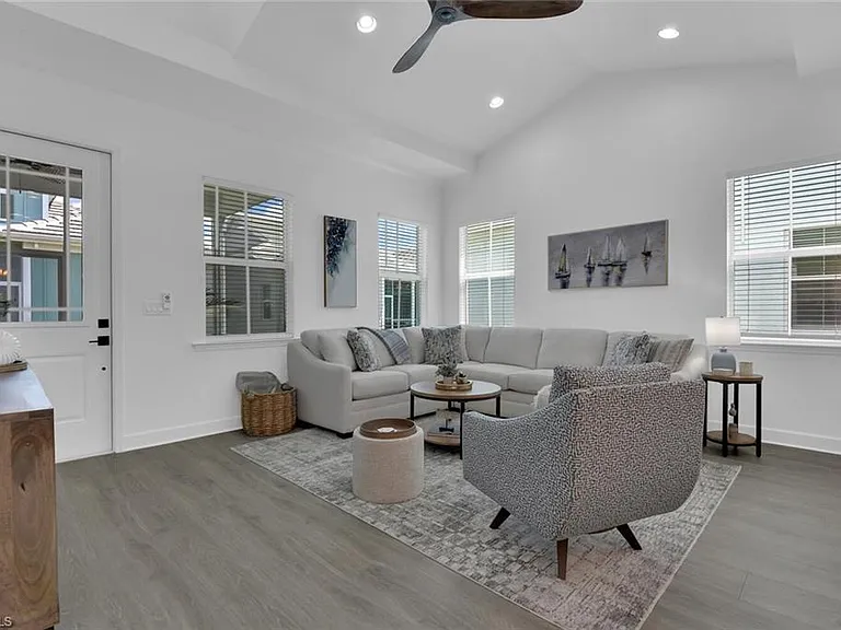 7242 Saona Ct — Photo 10