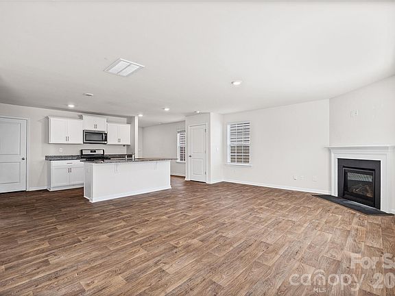 5th image of 2120 Redstone Dr