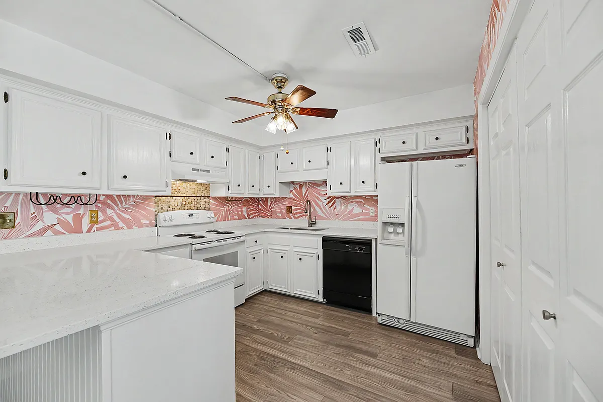 Renovated kitchen - 2924 Cathedral Ln