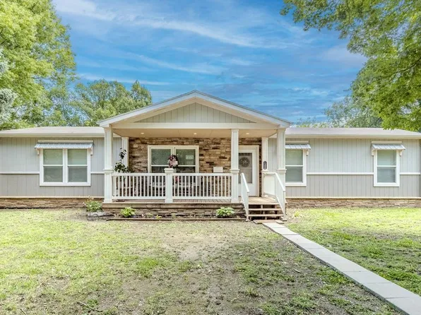1306 Loomis St, Winfield, KS 67156
