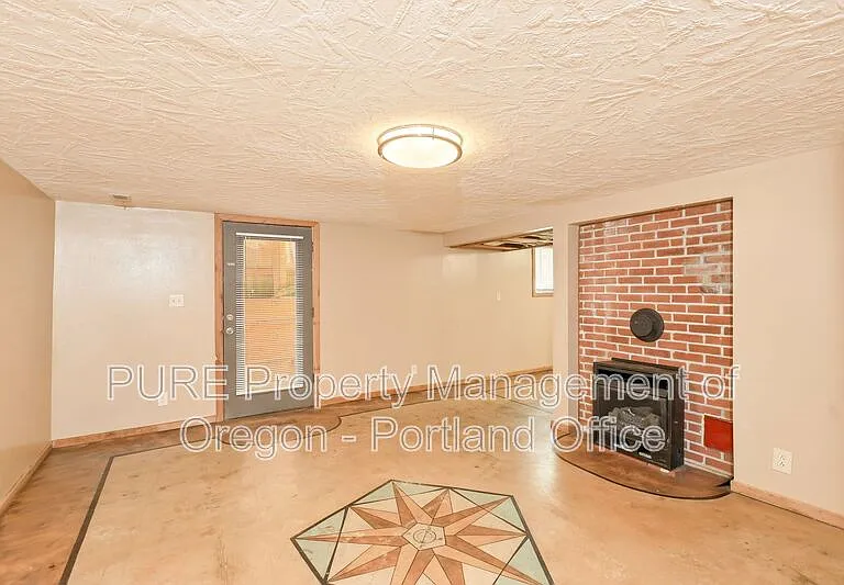 6320 NE Simpson St — Photo 4
