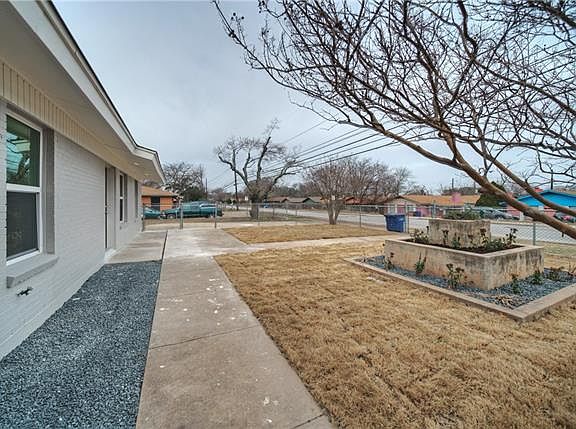 4th image of 309 E Powell Ln