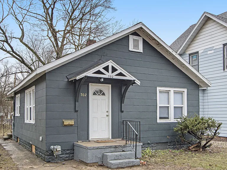 702 Fenimore Ave — Photo 1