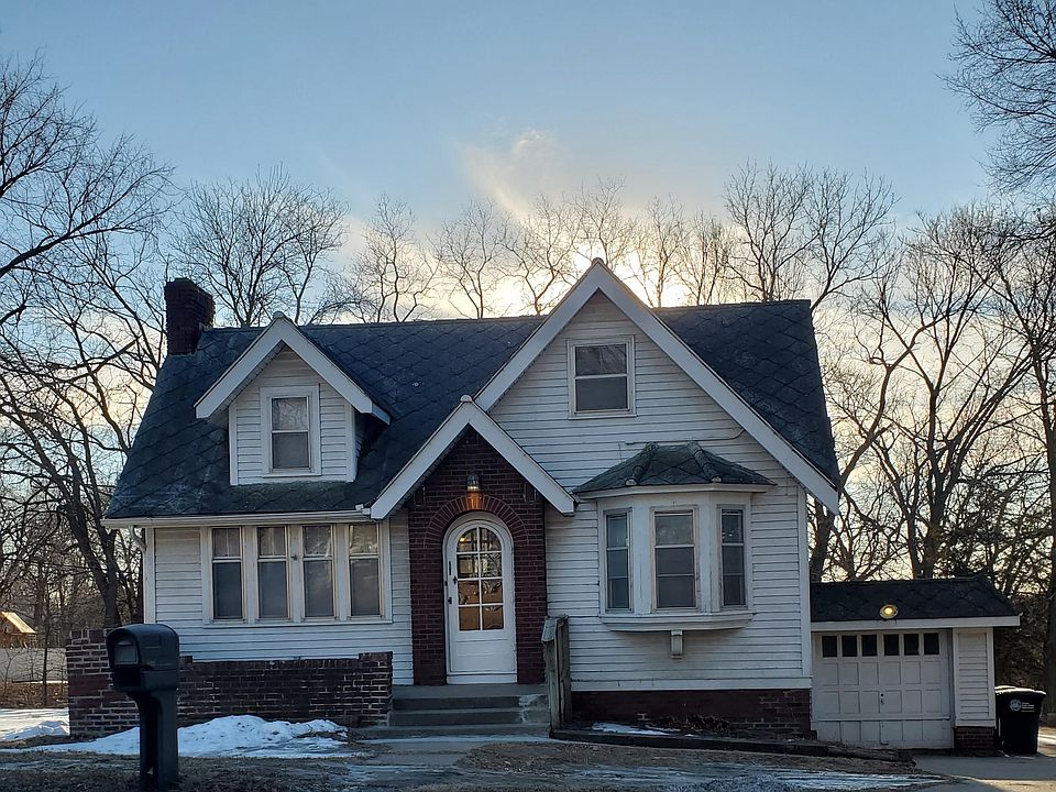 1st image of 7823 Military Ave