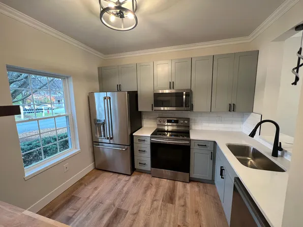 29 Read Rd, Williston, VT 05495