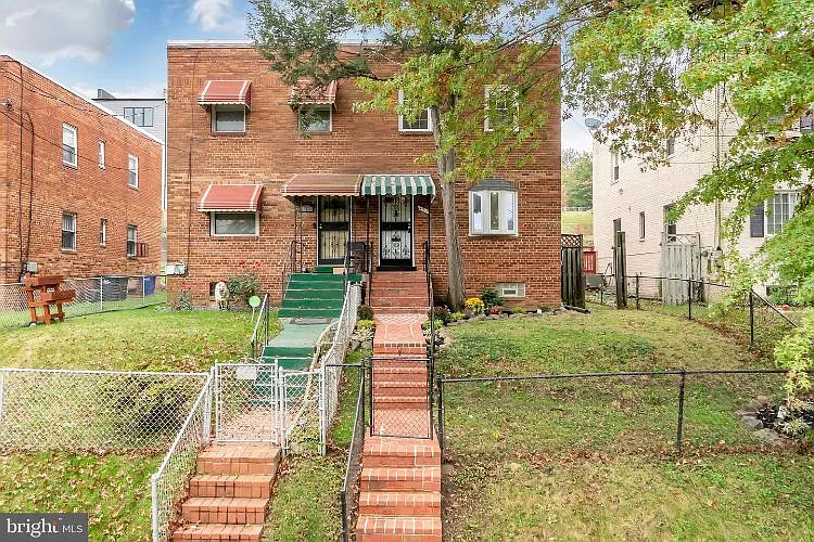 477 Valley Ave SE photo 1
