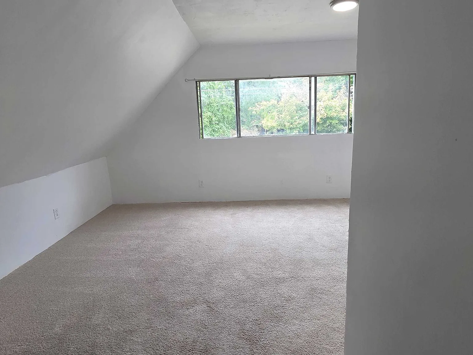 227 E Kensington Ave — Photo 3