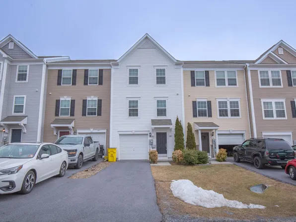 440 Rumbling Rock Rd, Hedgesville, WV 25427