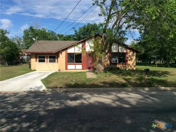 606 Woodworth St, Cuero, TX 77954