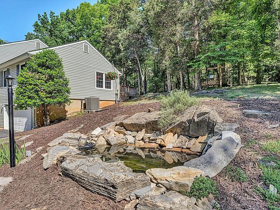 4th image of 44 Shady Ln