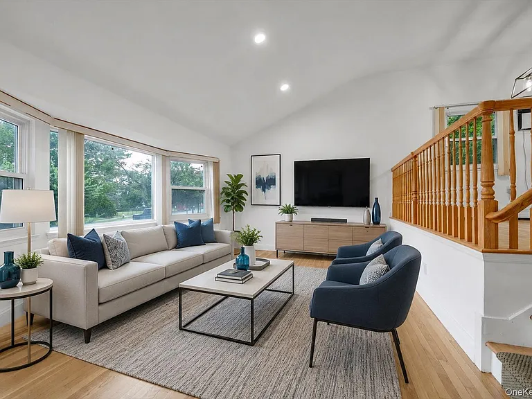 17 Fresno Dr — Photo 2