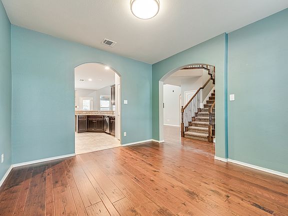 5th image of 10105 Bridgewater Dr