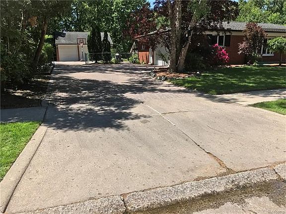 5th image of 20678 Huntington Ave
