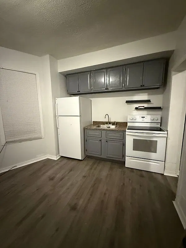 2 bed, 1.0 bath, 945 sqft, $1,200 — Photo 2