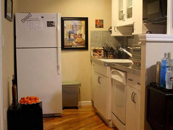 4th image of 1036B Haven Ave