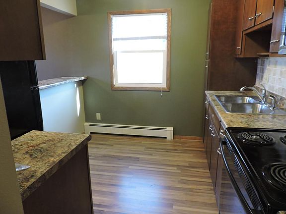 3rd image of 805 Leeward Ct