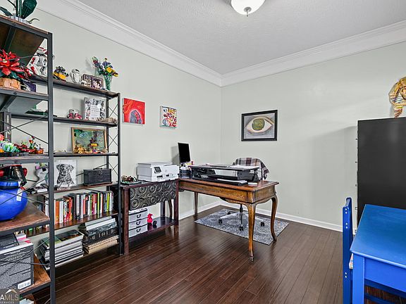 5th image of 99 Bedford Park Dr