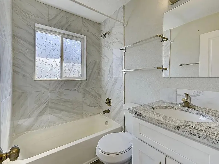5190 E 33rd Ave — Photo 7