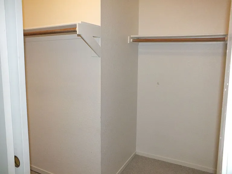 Cameron Park Townhouse apartments at La Crescenta Gardens — Photo 11