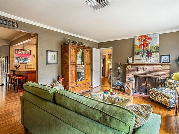 5th image of 816 W Fern Ave
