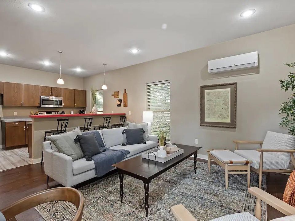 1st image of 723 Oakland Ave #723