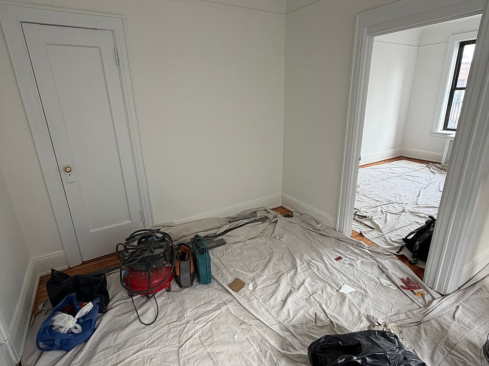 1st image of 3176 35th St APT 3F