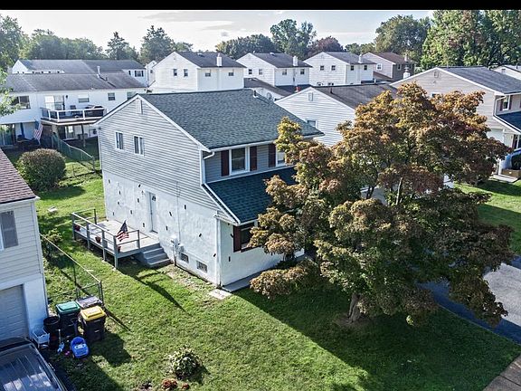 4th image of 734 Plumtree Ln