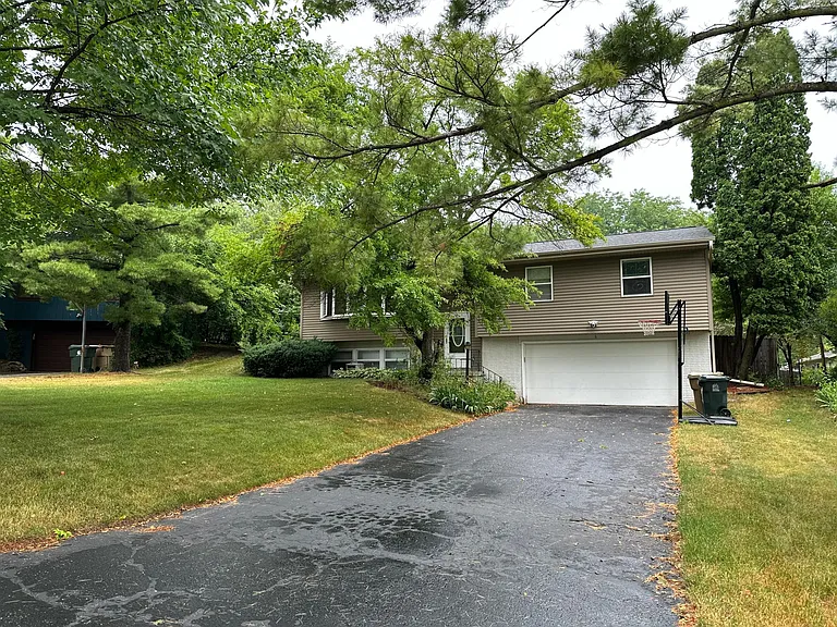 6 Waltham Cir — Photo 4