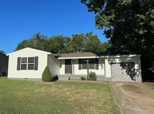 1113 E Oklahoma Pl, Claremore, OK 74017