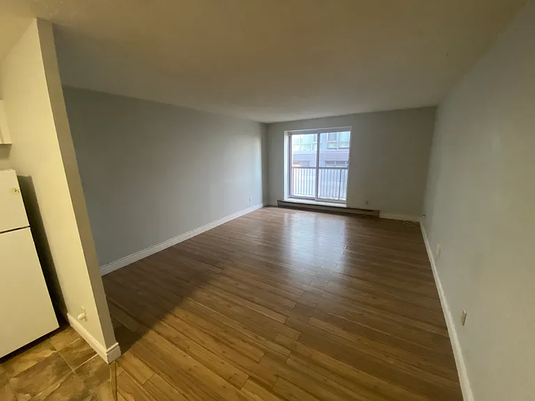 212 Colborne St — Photo 37