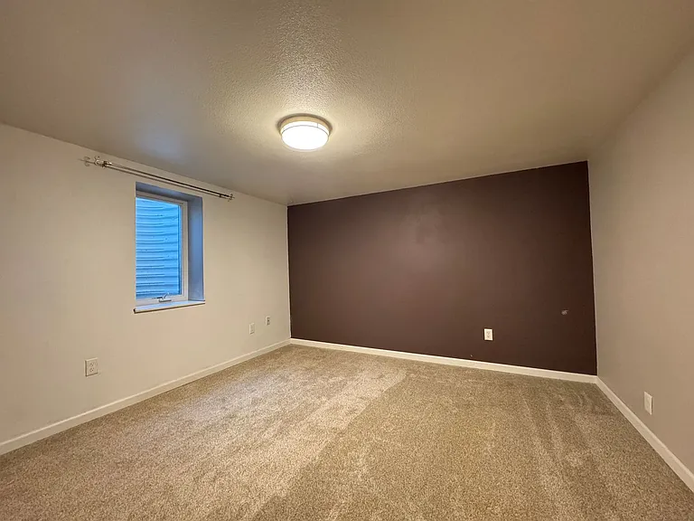609 Duke Ln — Photo 17