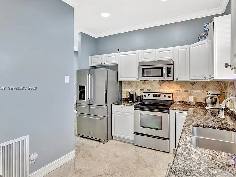 853 SW 11th Ct — Photo 20