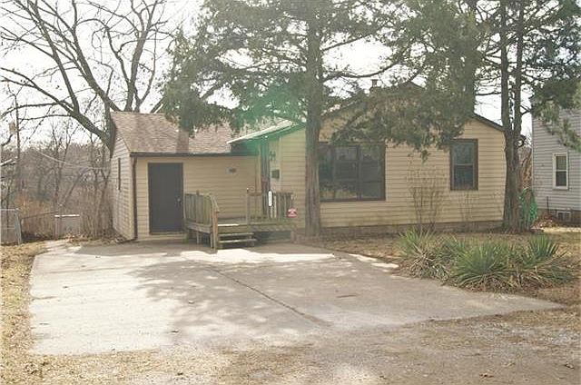 1st image of 1033 Locust Ave