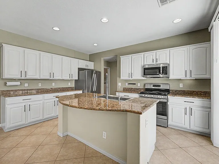 4204 Lower Saxon Ave — Photo 10