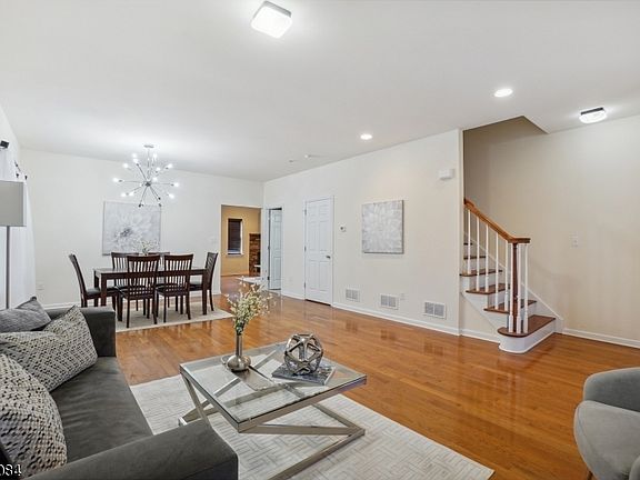 4th image of 242 Lawrence St