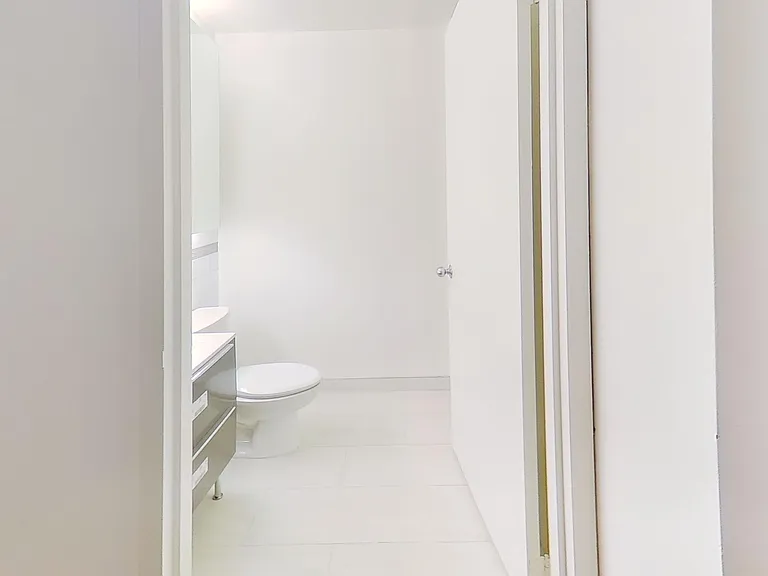 360 W 34th St #12X — Photo 9