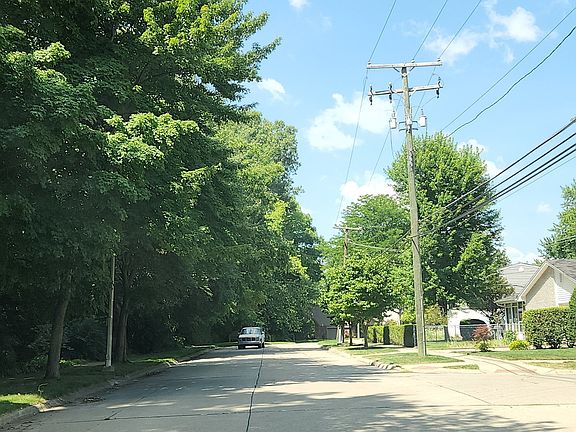 4th image of 14448 Fairway St