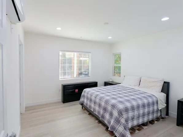 9111 Telfair Ave, Sun Valley, CA 91352